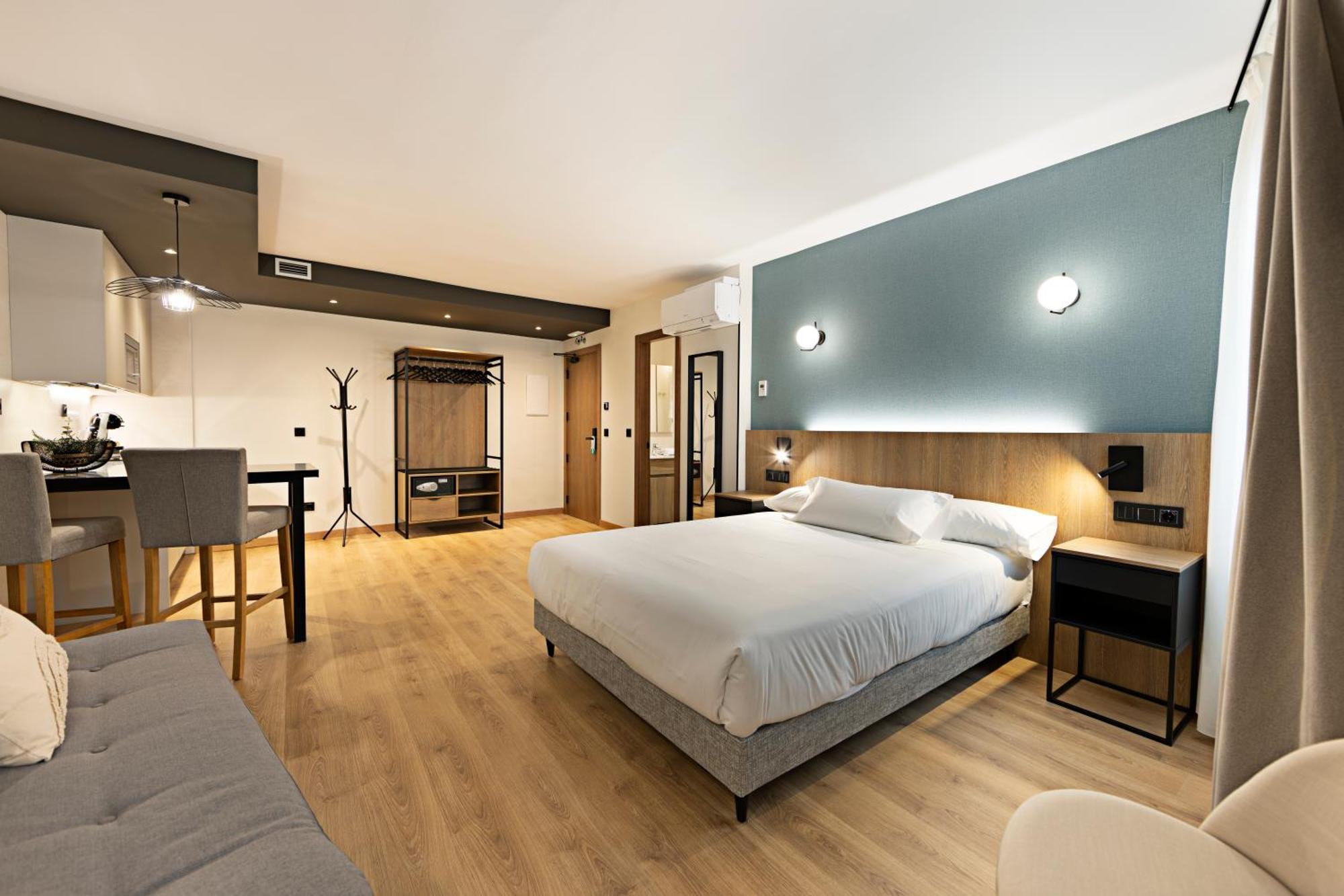 Colon 27 Aparthotel Palencia Exterior photo
